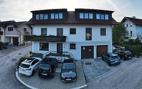 Gaestehaus & Vinothek Strasser